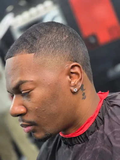 Short cut with a sharp line up