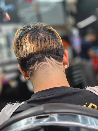 Two-tone color with a shaved design